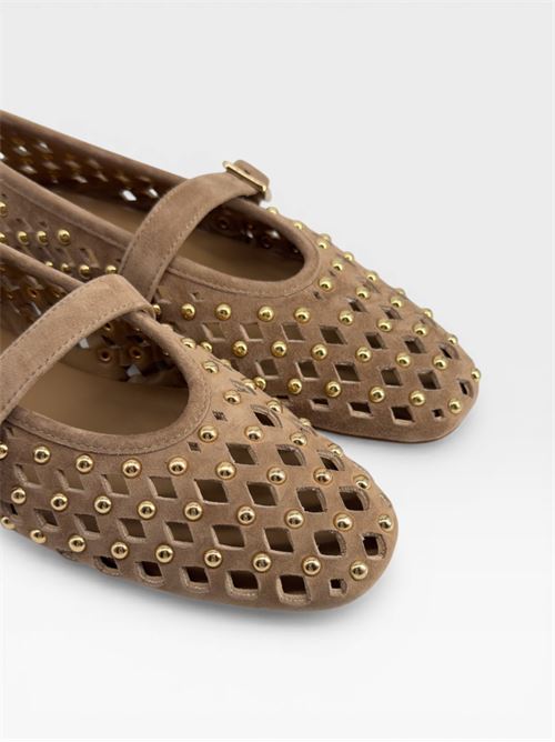 Scarpe da donna ballerine traforate beige con borchie oro MORMORA | F248005A51SUEDETAUPE