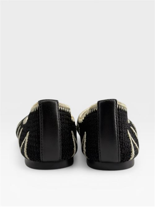 Scarpe da donna ballerine nere con lacci alla schiava e dettagli ricamati MORMORA | F2554826WEAVEBLACK